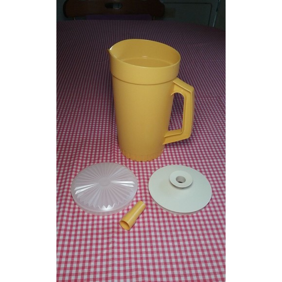 Vintage Yellow Tupperware Pitcher #874-14 With Lid Made in USA Estate Find - Picture 1 of 12